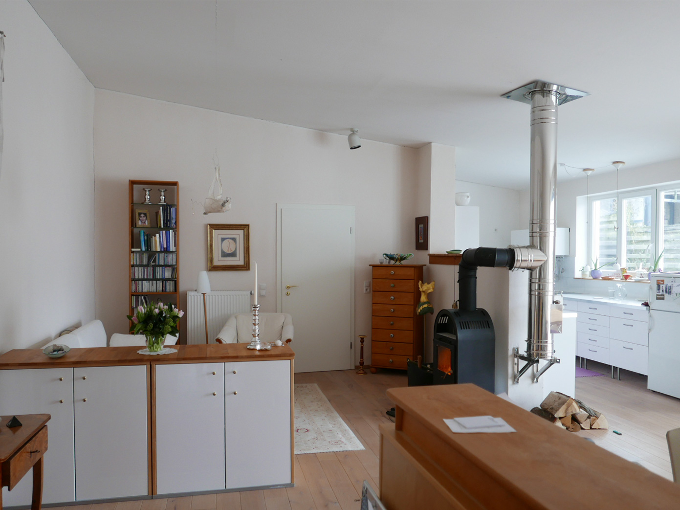 Kochen, Essen und Wohnen in einem Raum